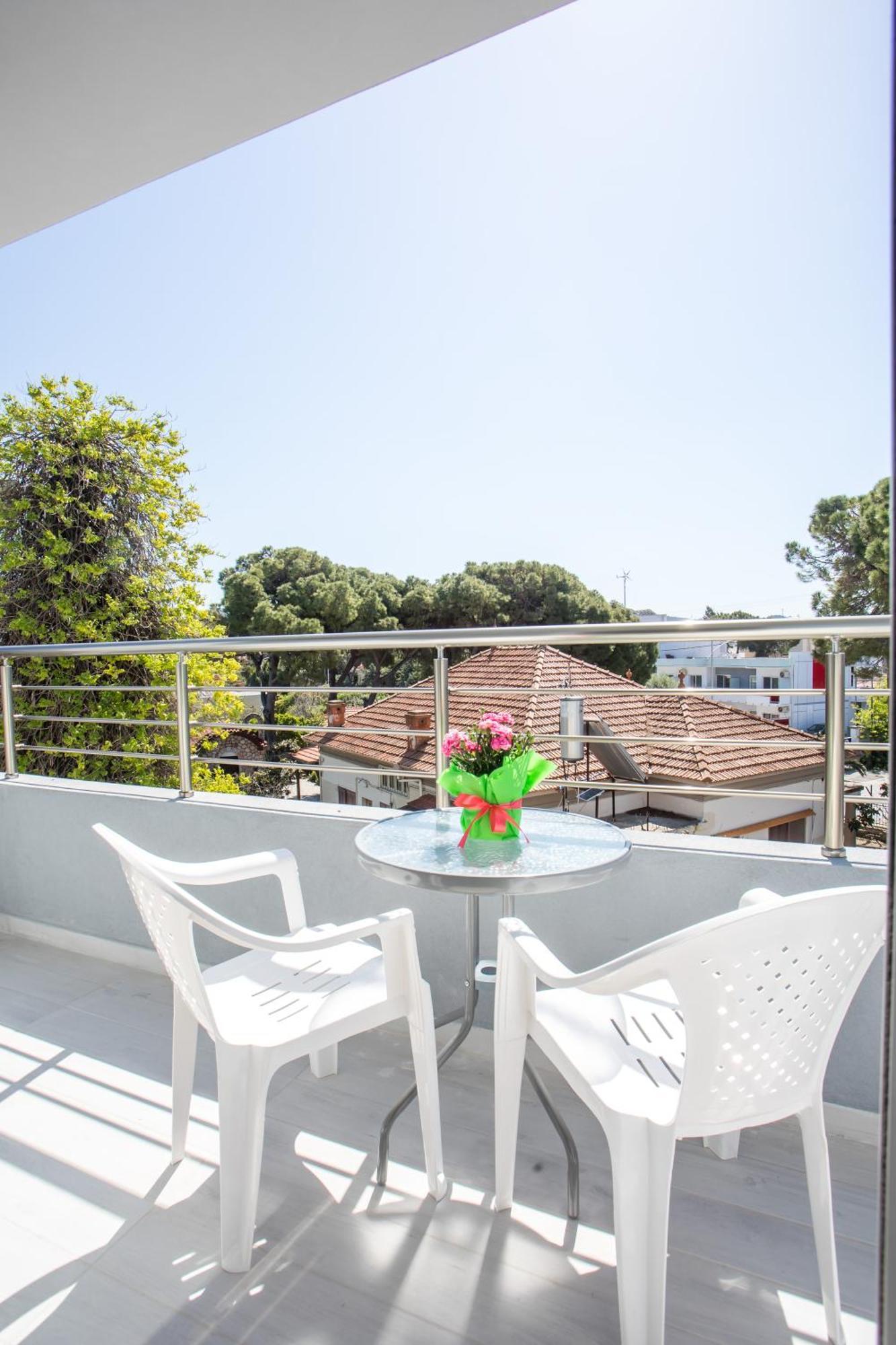 Economisa Apartments Ялисос Екстериор снимка