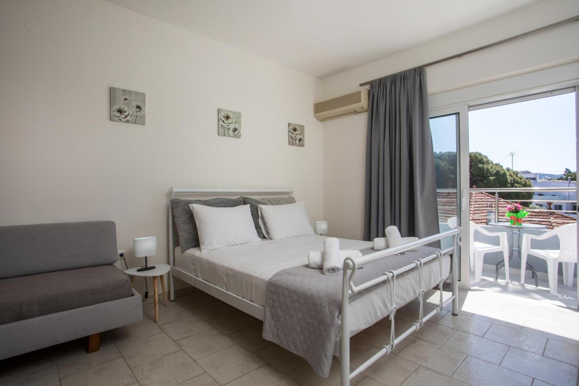 Economisa Apartments Ялисос Екстериор снимка