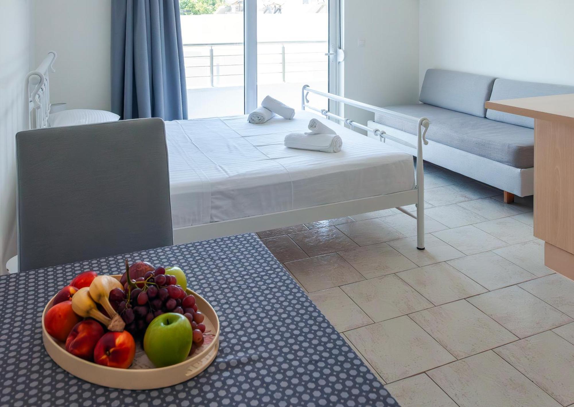 Economisa Apartments Ялисос Екстериор снимка