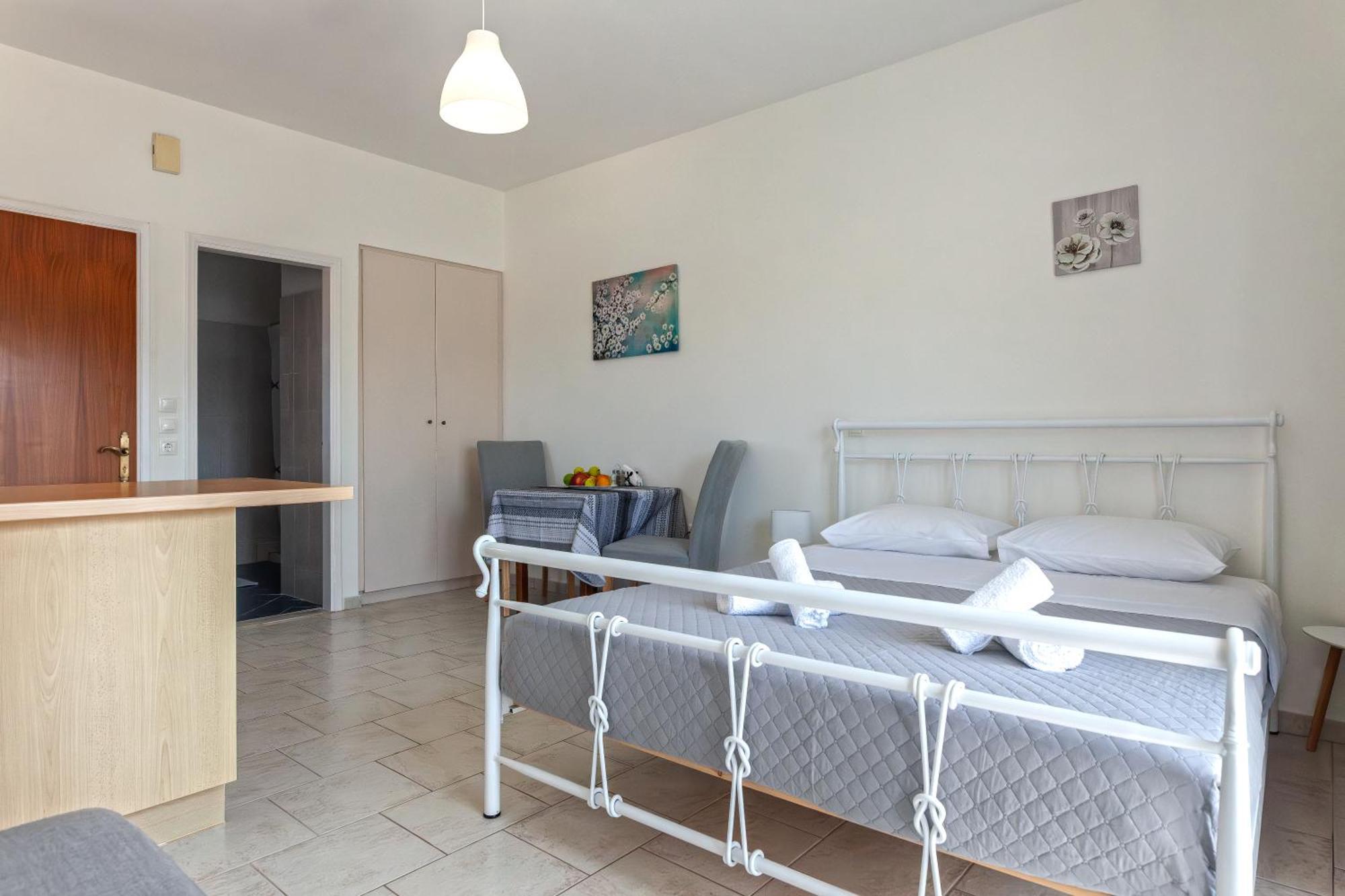 Economisa Apartments Ялисос Екстериор снимка